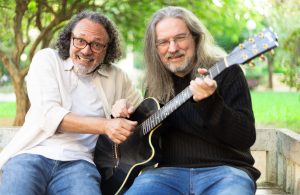 Fausto Prado e Caetano Silveira são os convidados do Obras Comentadas de março