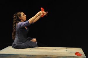 Após vencer o Prêmio Açorianos de melhor atriz, Sandra Possani retorna à cena, em Porto Alegre