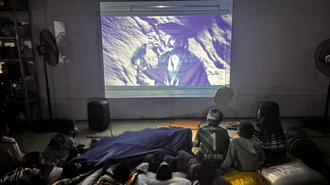 Sessão_do_Cine_Vida_em_um_abrigo__crédito_Programa_de_Alfabetização_Audiovisual